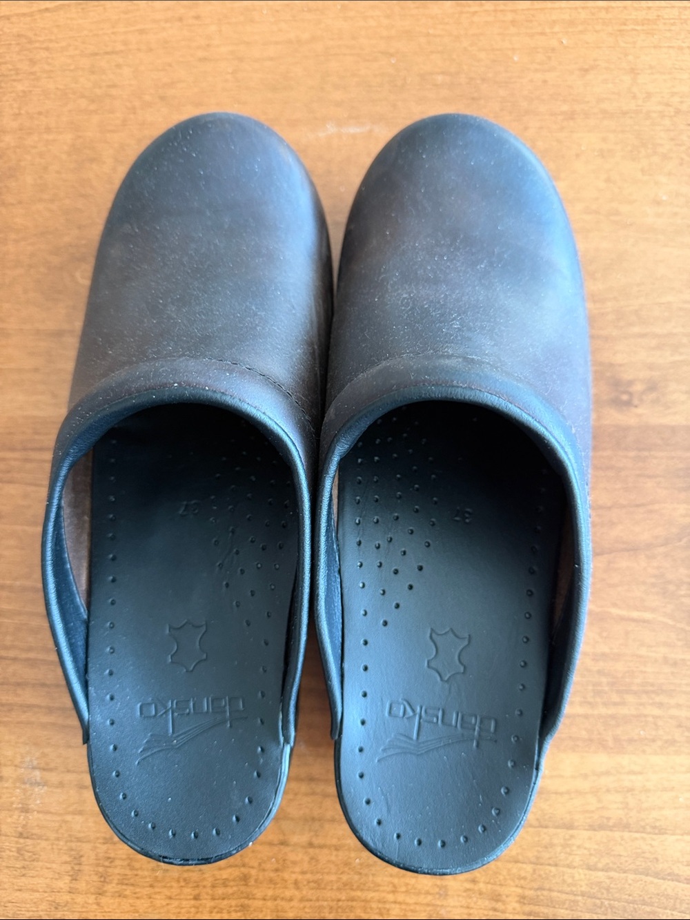 Women’s, never worn Slip-On Clogs in Dark Brown